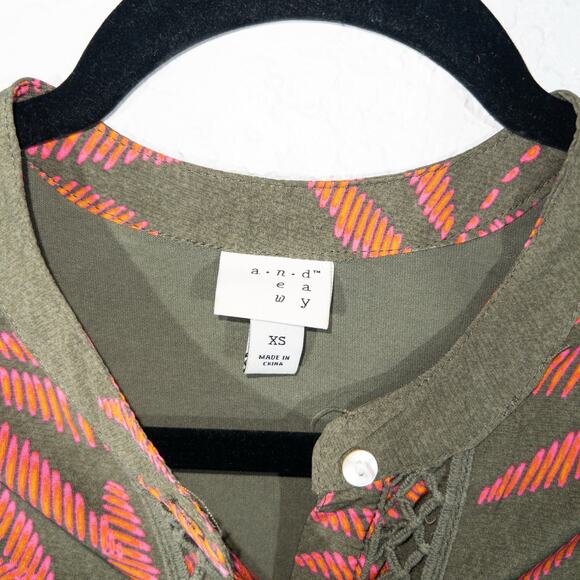 A New Day Green & Pink Palm Leaf Button Tank Top Size XS - Picture 4 of 5